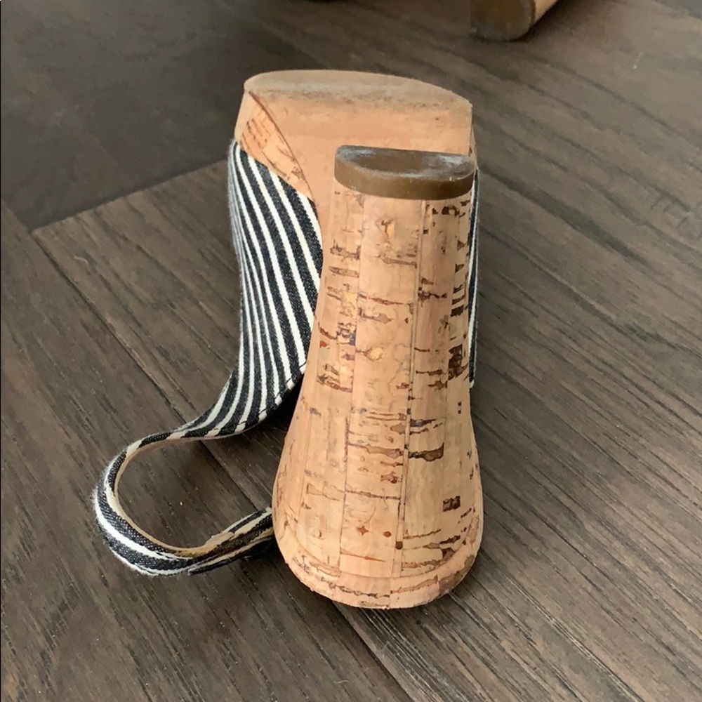 Chanel - Picture 6 of 6